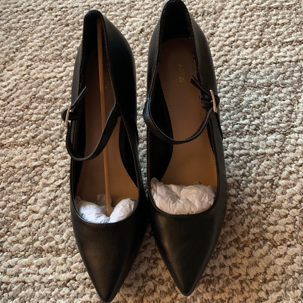 Women’s black heels